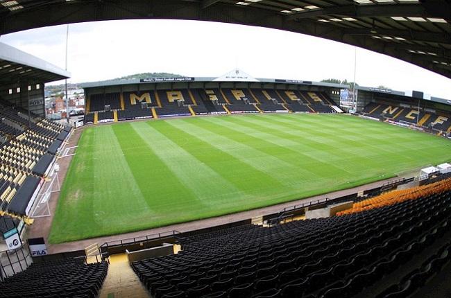 Notts County sign Kristian Dennis and Andy Kellett