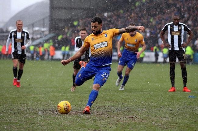 Notts County snap up former Mansfield Town loanee Kane Hemmings from Oxford United